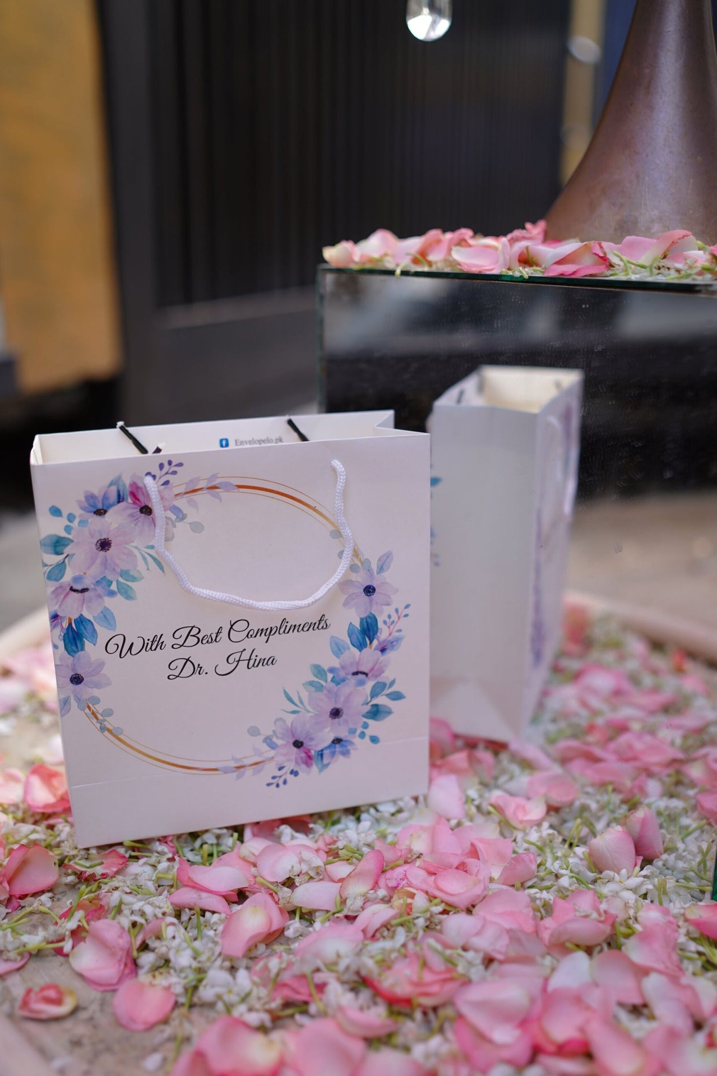 Blue ring floral gift bag
