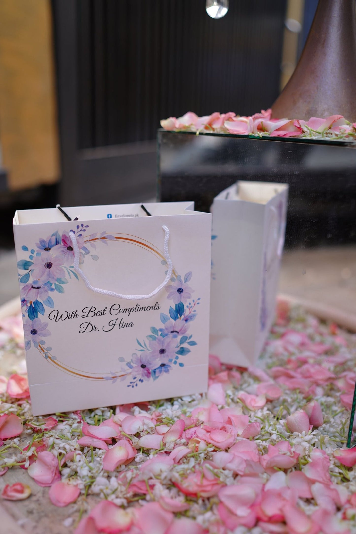 Blue ring floral gift bag